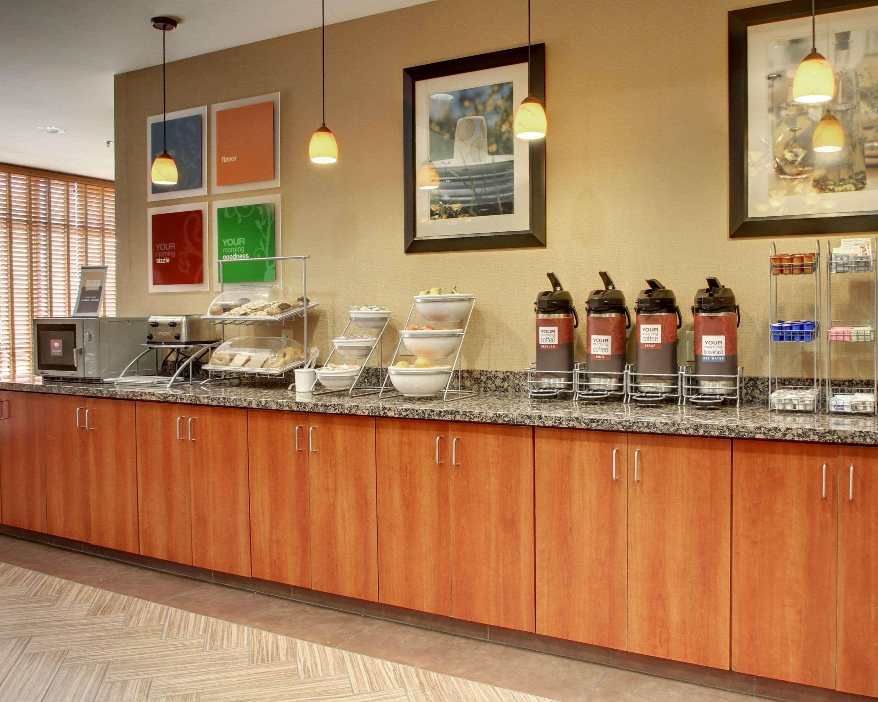 Comfort Suites Airport Luckney Exteriér fotografie